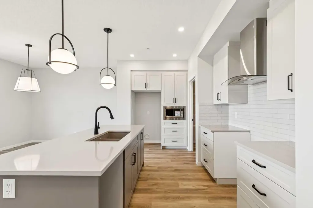 30 Hotchkiss Gardens SE Calgary AB T3S 0T5