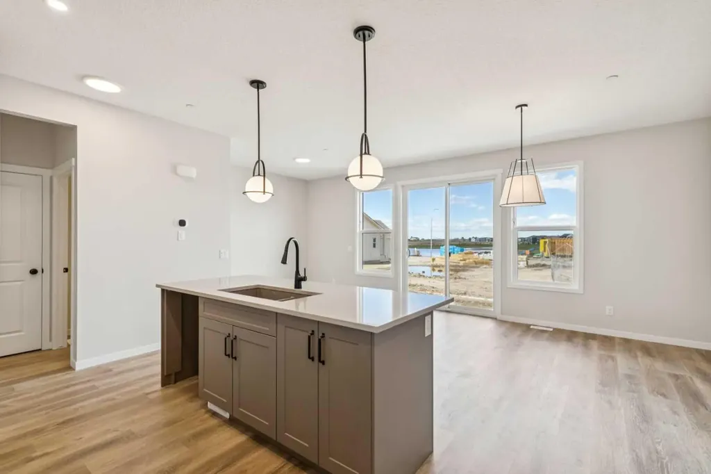 30 Hotchkiss Gardens SE Calgary AB T3S 0T5