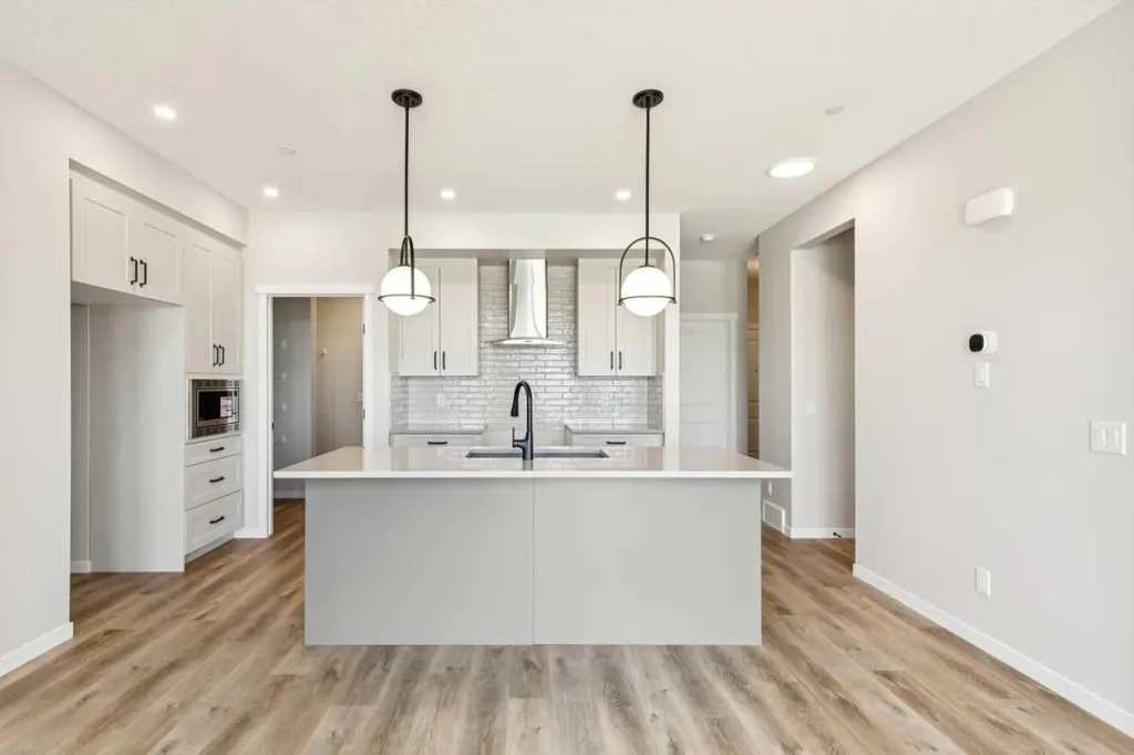 30 Hotchkiss Gardens SE Calgary AB T3S 0T5