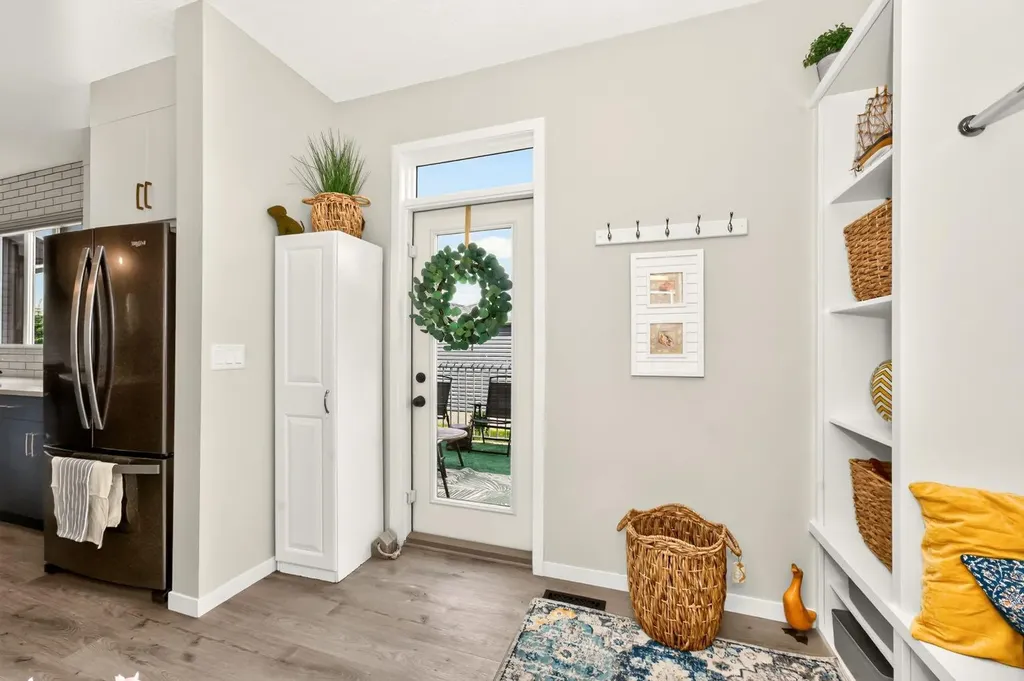 23 Lucas Boulevard NW Calgary AB T3P 1H9