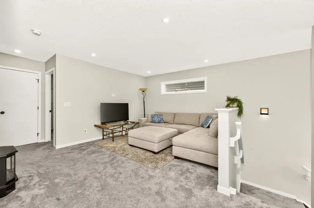 23 Lucas Boulevard NW Calgary AB T3P 1H9