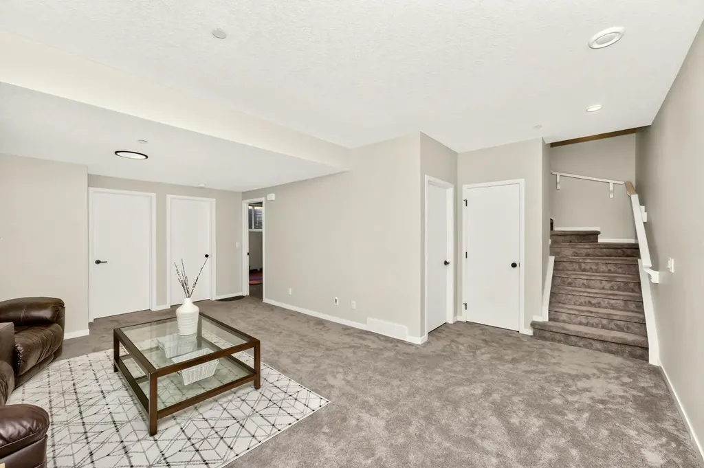 23 Lucas Boulevard NW Calgary AB T3P 1H9