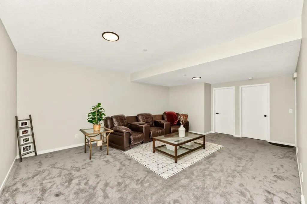 23 Lucas Boulevard NW Calgary AB T3P 1H9