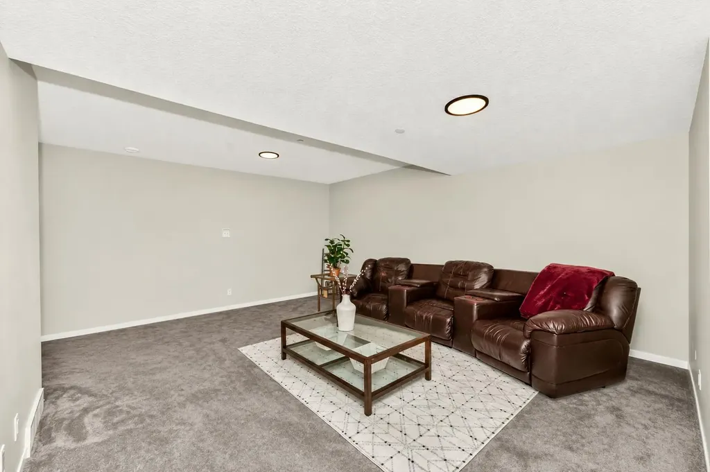 23 Lucas Boulevard NW Calgary AB T3P 1H9