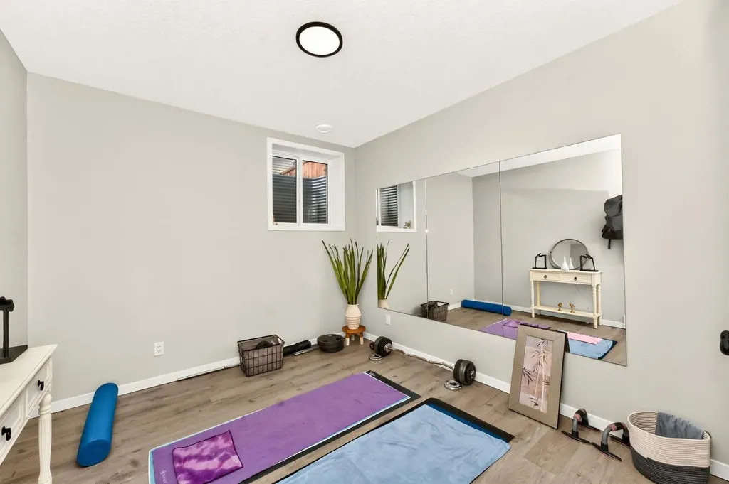 23 Lucas Boulevard NW Calgary AB T3P 1H9