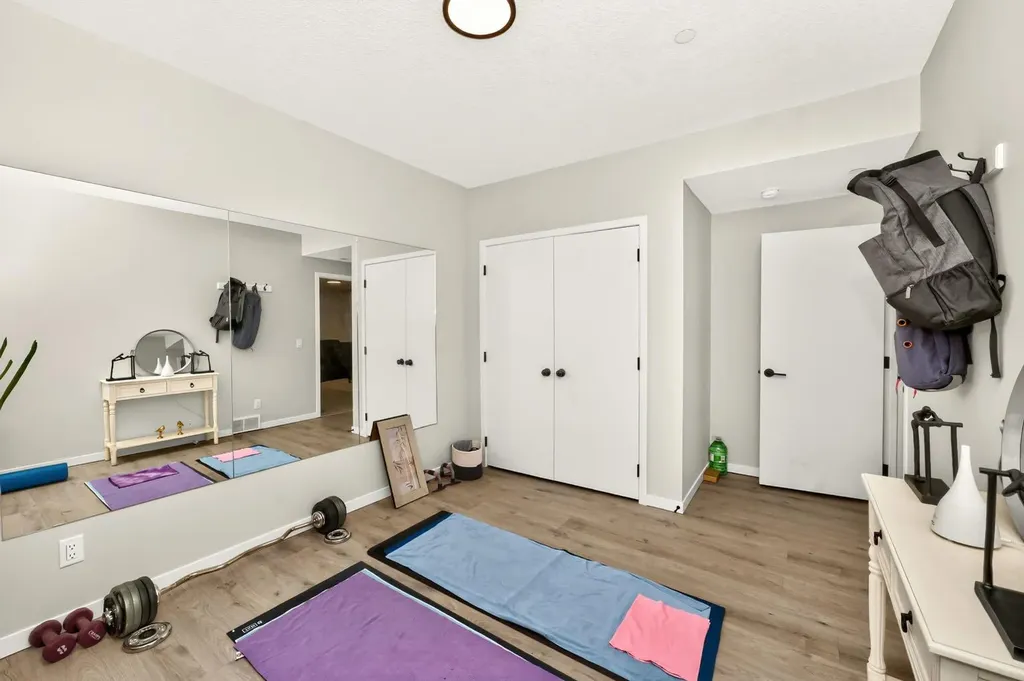 23 Lucas Boulevard NW Calgary AB T3P 1H9