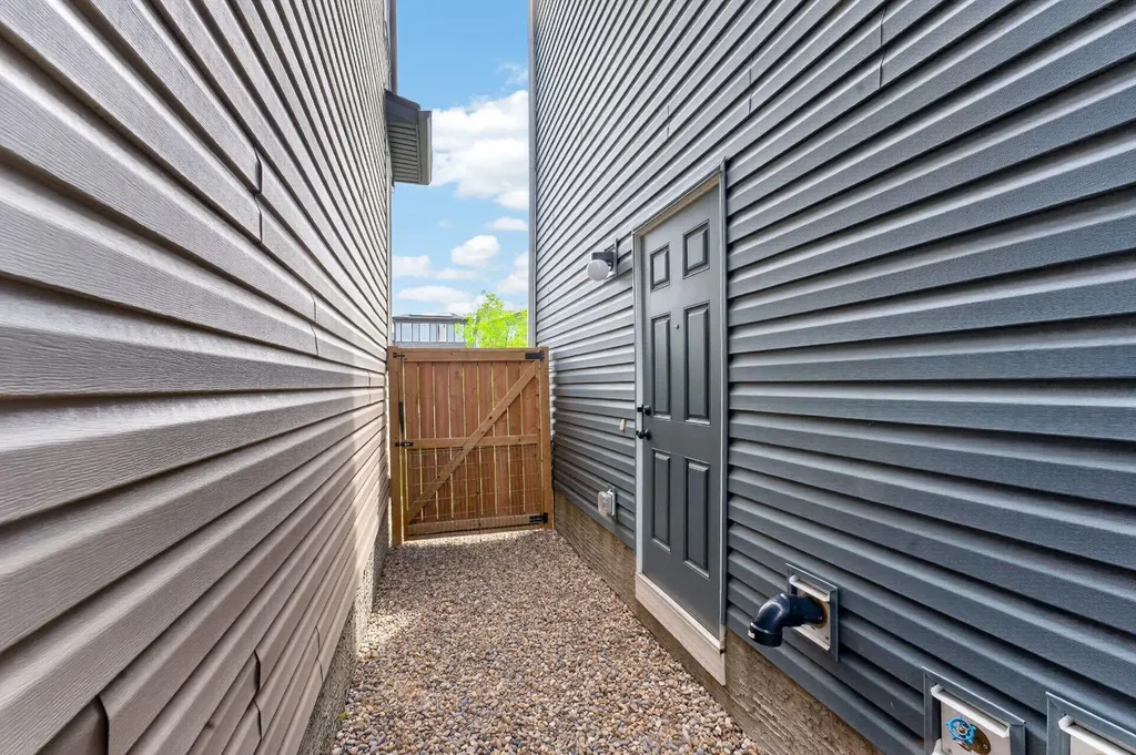 23 Lucas Boulevard NW Calgary AB T3P 1H9