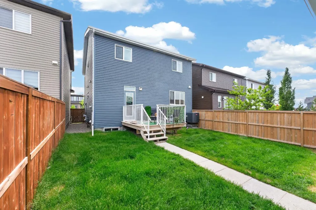 23 Lucas Boulevard NW Calgary AB T3P 1H9