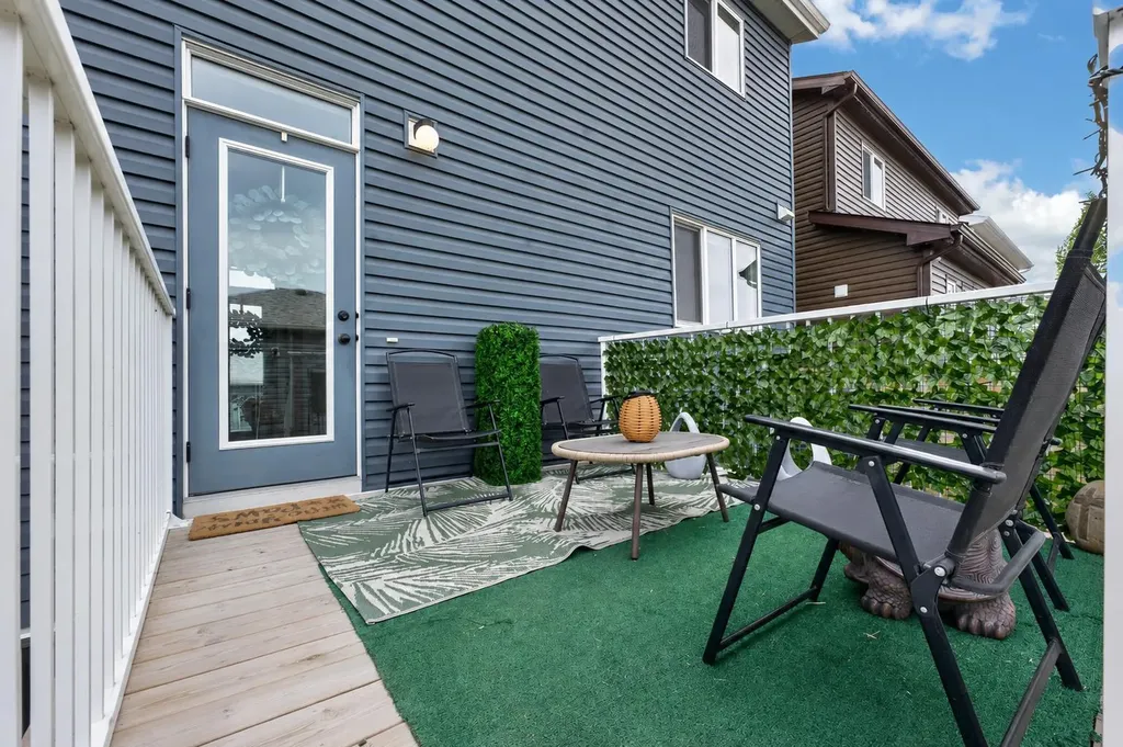 23 Lucas Boulevard NW Calgary AB T3P 1H9