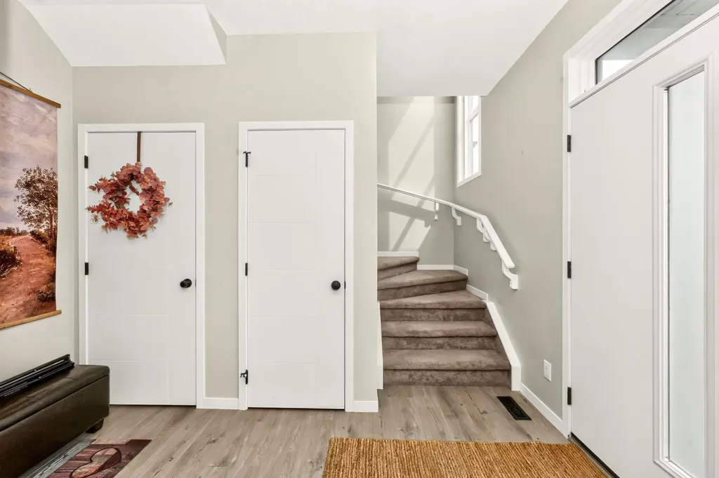 23 Lucas Boulevard NW Calgary AB T3P 1H9