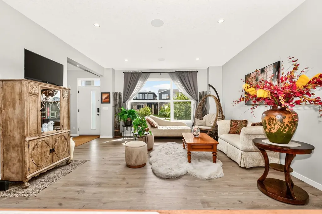 23 Lucas Boulevard NW Calgary AB T3P 1H9
