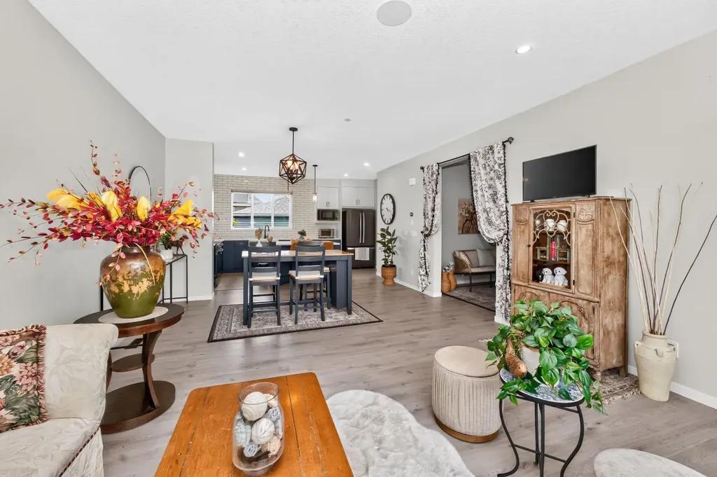 23 Lucas Boulevard NW Calgary AB T3P 1H9
