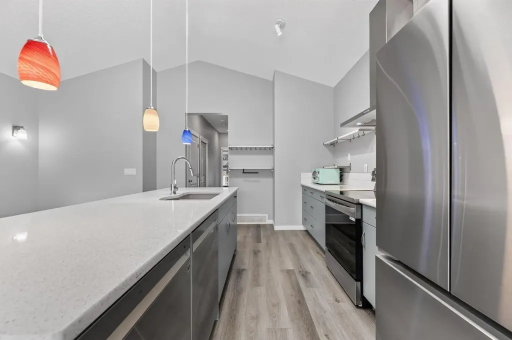 156 Belmont Boulevard SW Calgary AB T2X4W1