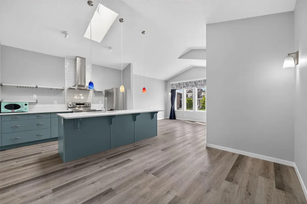 156 Belmont Boulevard SW Calgary AB T2X4W1
