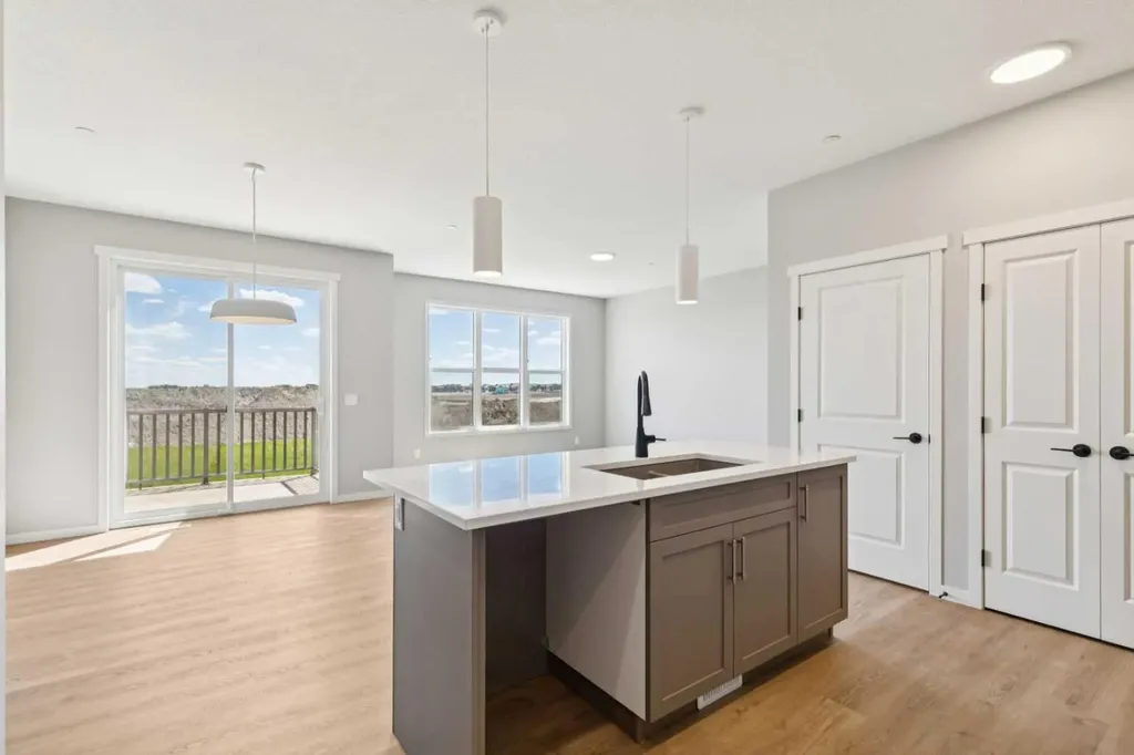 386 Hotchkiss Manor SE Calgary AB T3S 0J9