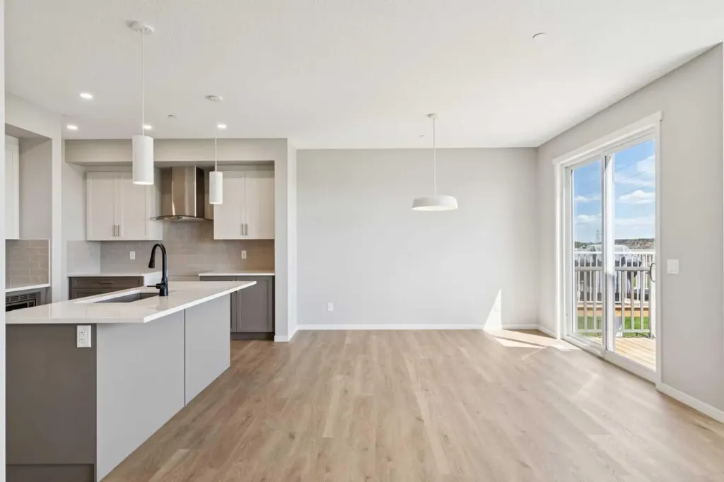 386 Hotchkiss Manor SE Calgary AB T3S 0J9