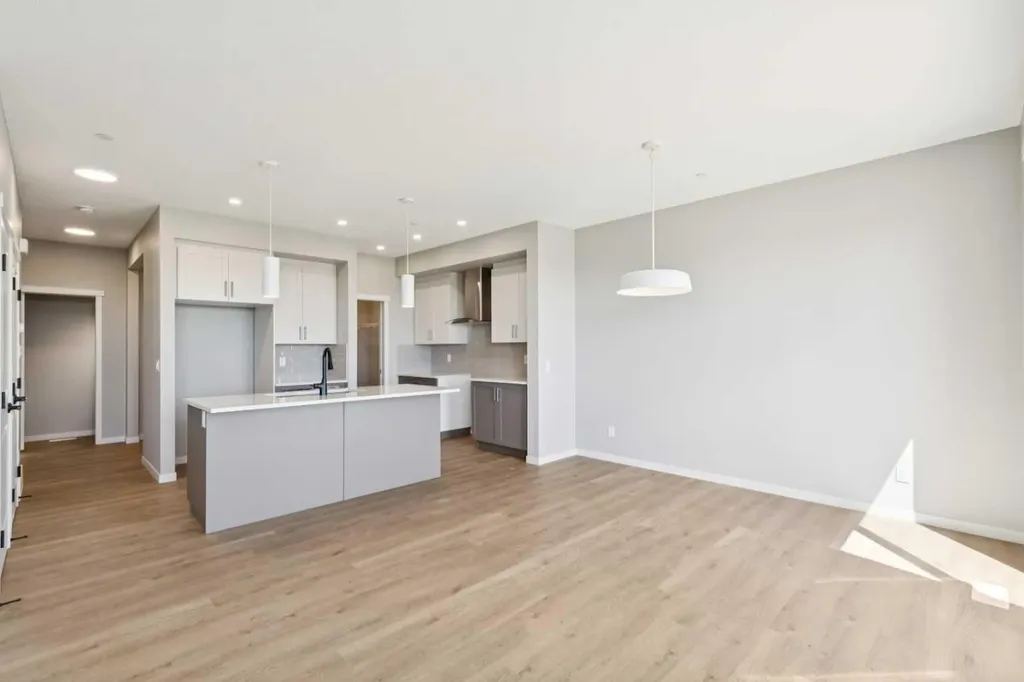 386 Hotchkiss Manor SE Calgary AB T3S 0J9