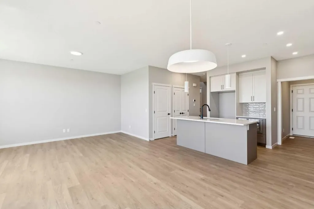 386 Hotchkiss Manor SE Calgary AB T3S 0J9