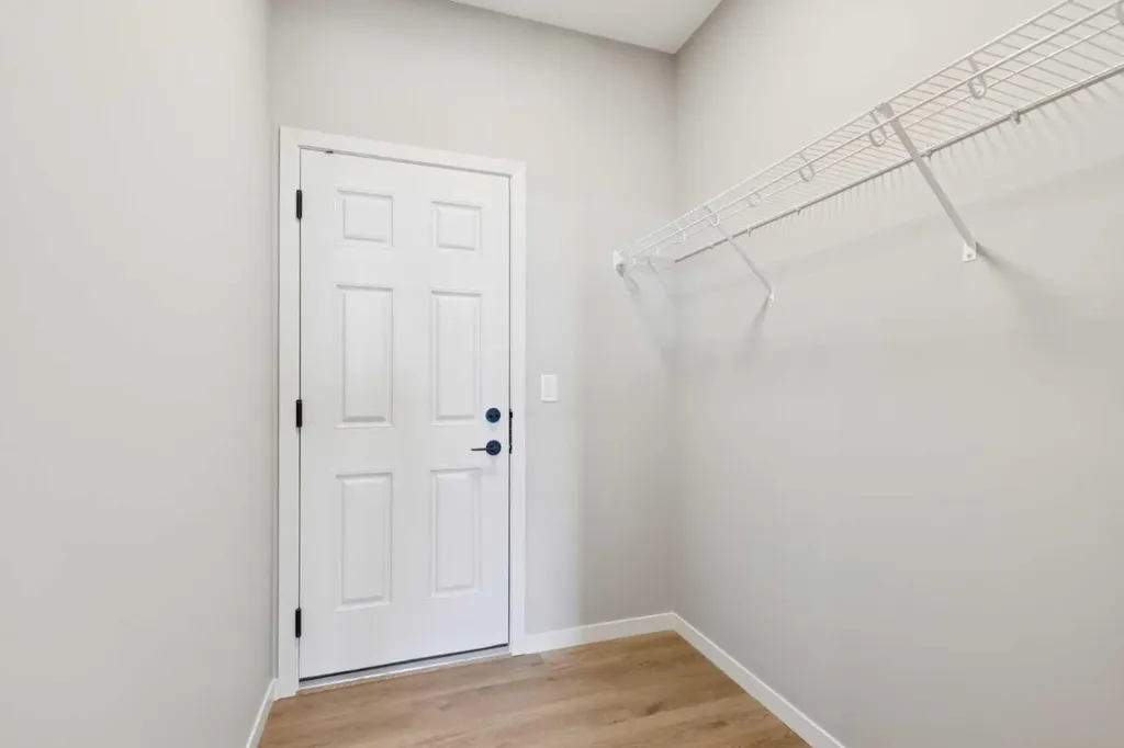 386 Hotchkiss Manor SE Calgary AB T3S 0J9