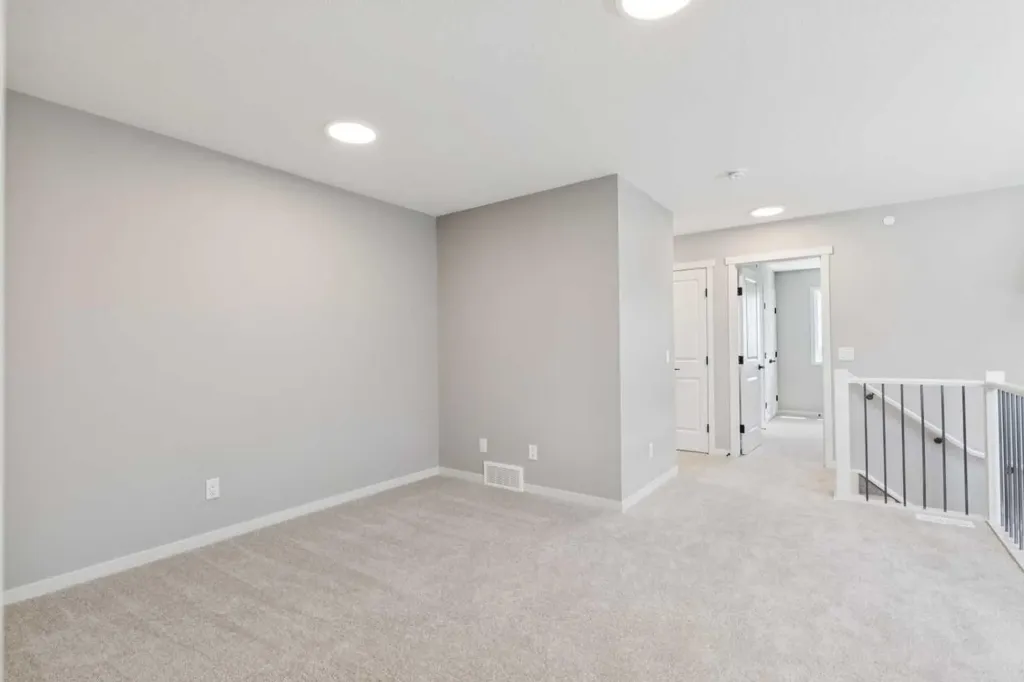 386 Hotchkiss Manor SE Calgary AB T3S 0J9