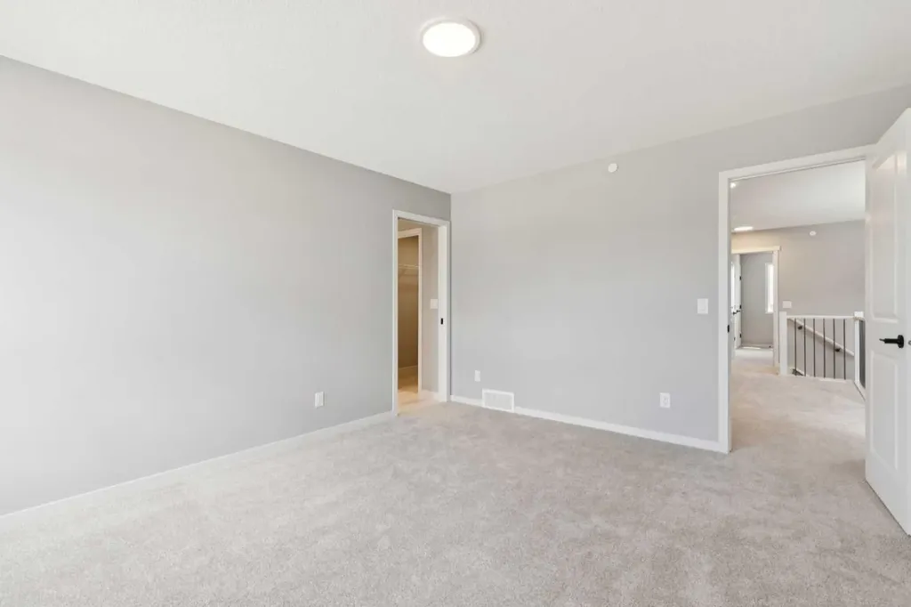 386 Hotchkiss Manor SE Calgary AB T3S 0J9
