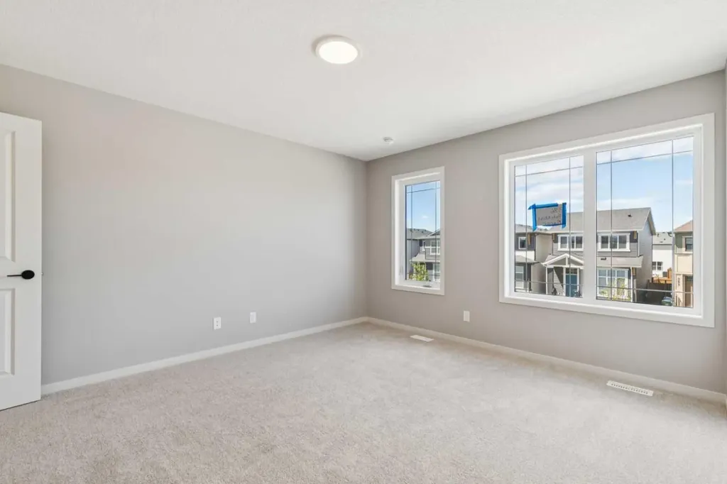 386 Hotchkiss Manor SE Calgary AB T3S 0J9