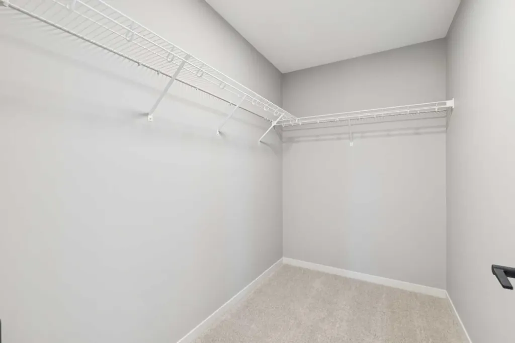386 Hotchkiss Manor SE Calgary AB T3S 0J9