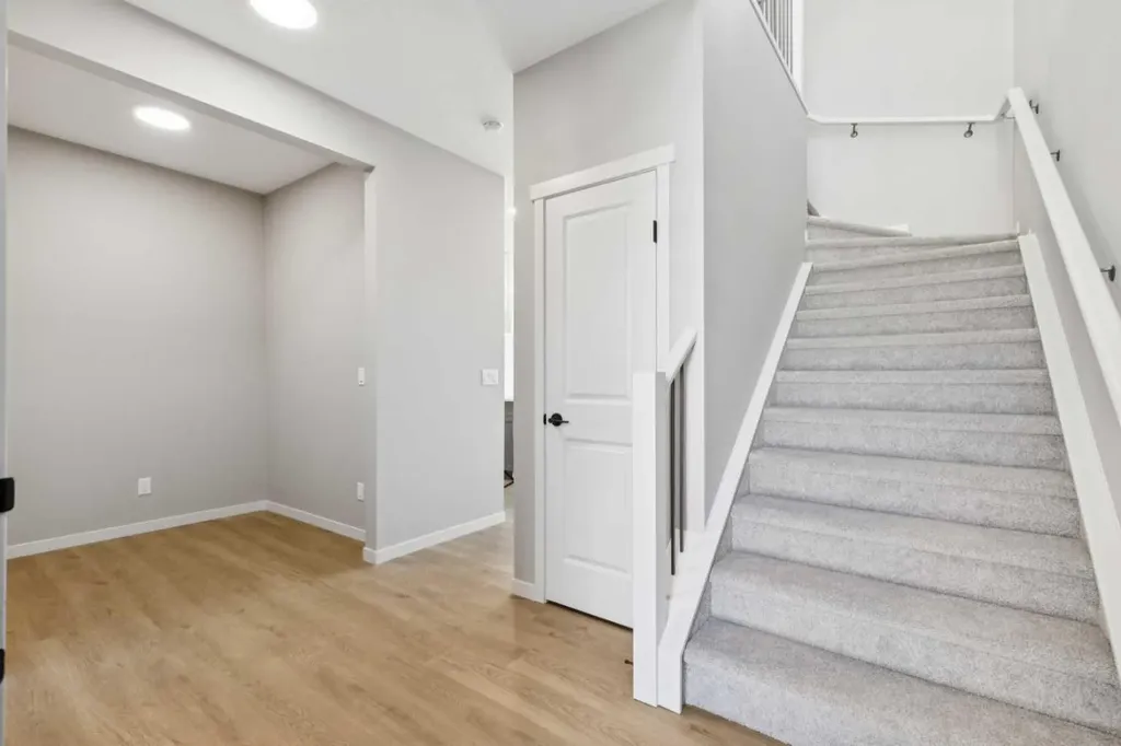 386 Hotchkiss Manor SE Calgary AB T3S 0J9