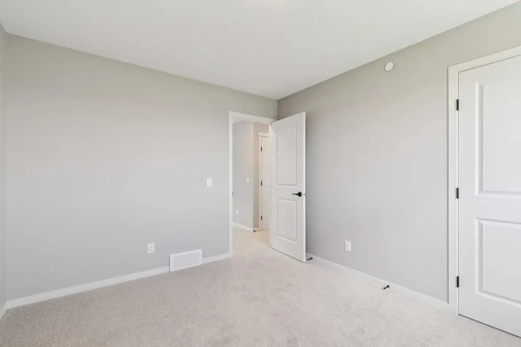 386 Hotchkiss Manor SE Calgary AB T3S 0J9