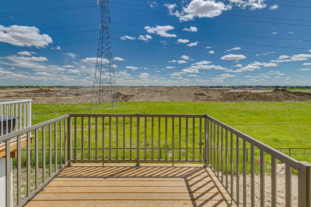 386 Hotchkiss Manor SE Calgary AB T3S 0J9