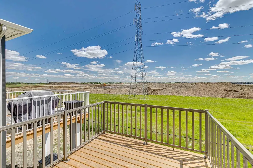 386 Hotchkiss Manor SE Calgary AB T3S 0J9