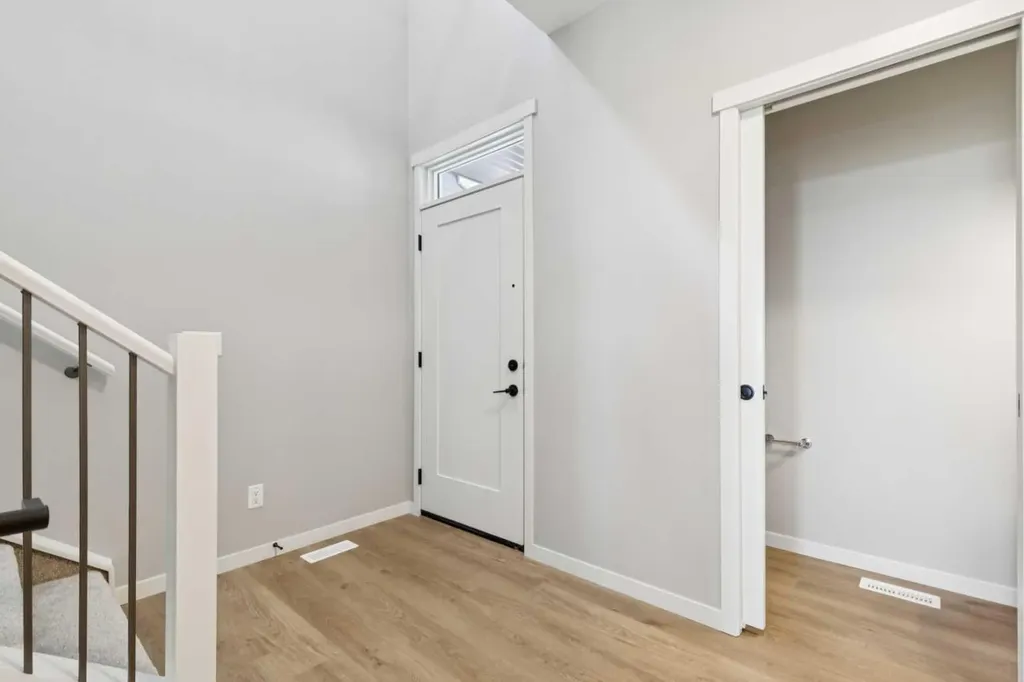 386 Hotchkiss Manor SE Calgary AB T3S 0J9