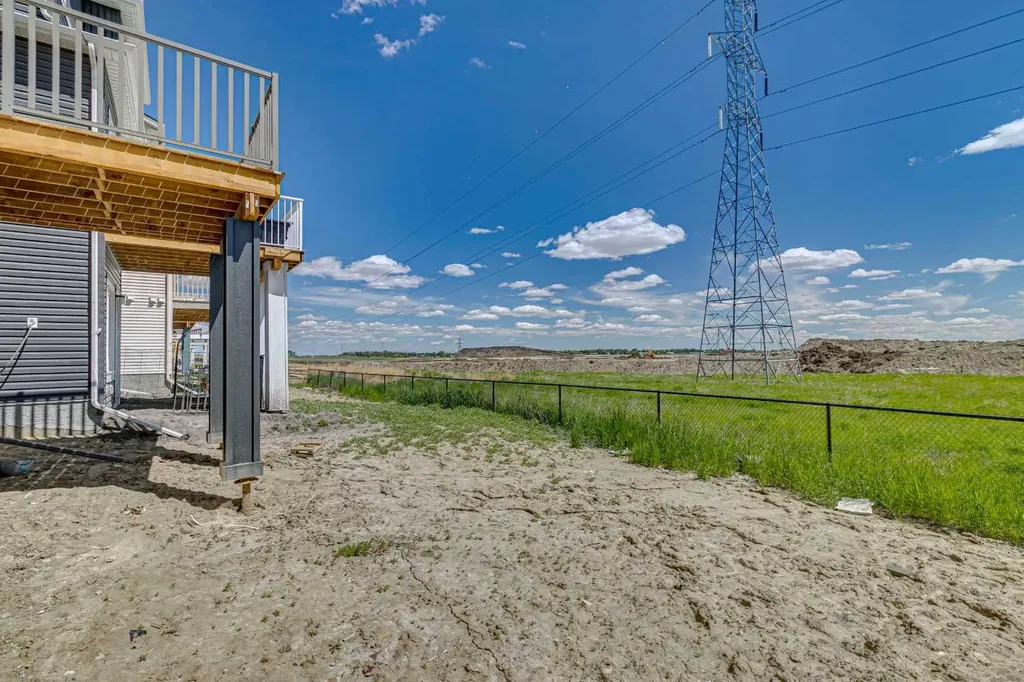 386 Hotchkiss Manor SE Calgary AB T3S 0J9
