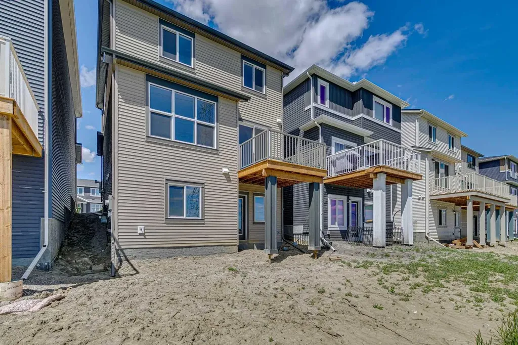 386 Hotchkiss Manor SE Calgary AB T3S 0J9