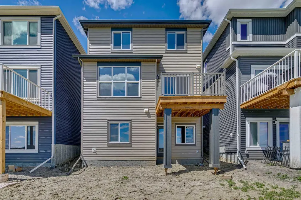 386 Hotchkiss Manor SE Calgary AB T3S 0J9