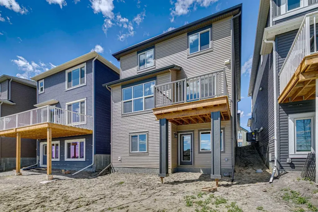 386 Hotchkiss Manor SE Calgary AB T3S 0J9