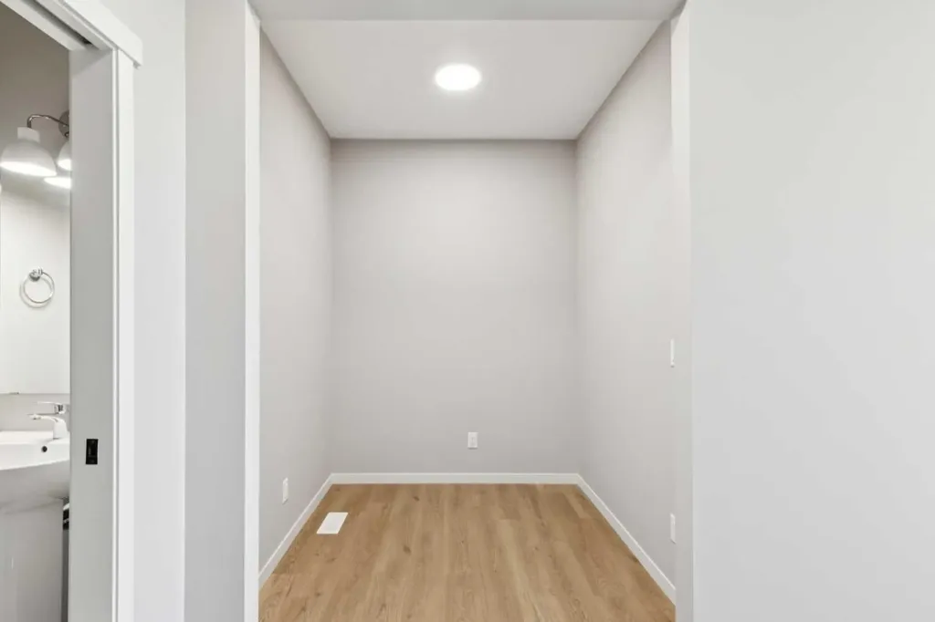 386 Hotchkiss Manor SE Calgary AB T3S 0J9