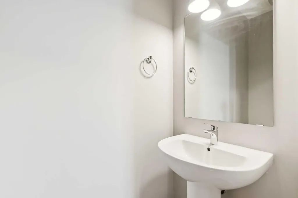 386 Hotchkiss Manor SE Calgary AB T3S 0J9
