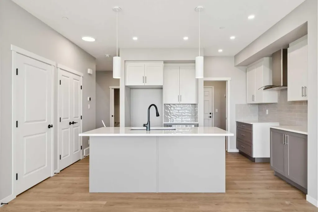 386 Hotchkiss Manor SE Calgary AB T3S 0J9