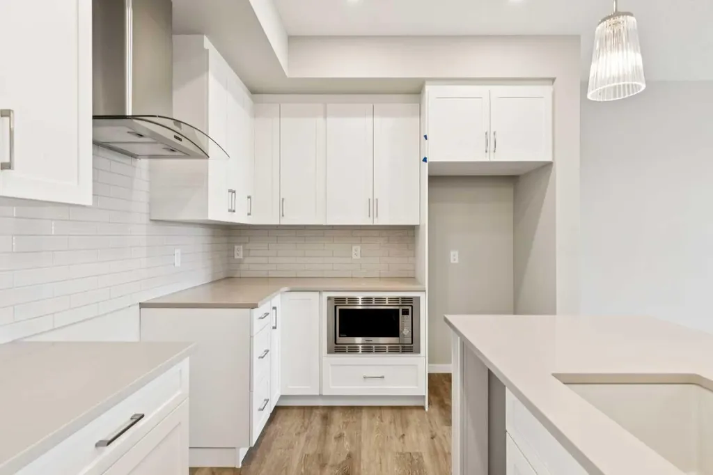 79 Hotchkiss Way SE Calgary AB T3S 0V2
