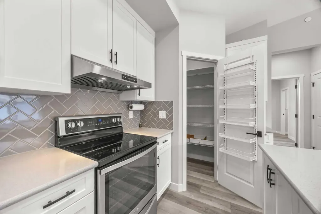 289 Lucas Avenue NW Calgary AB T3P 1S3
