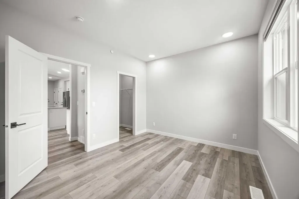 289 Lucas Avenue NW Calgary AB T3P 1S3