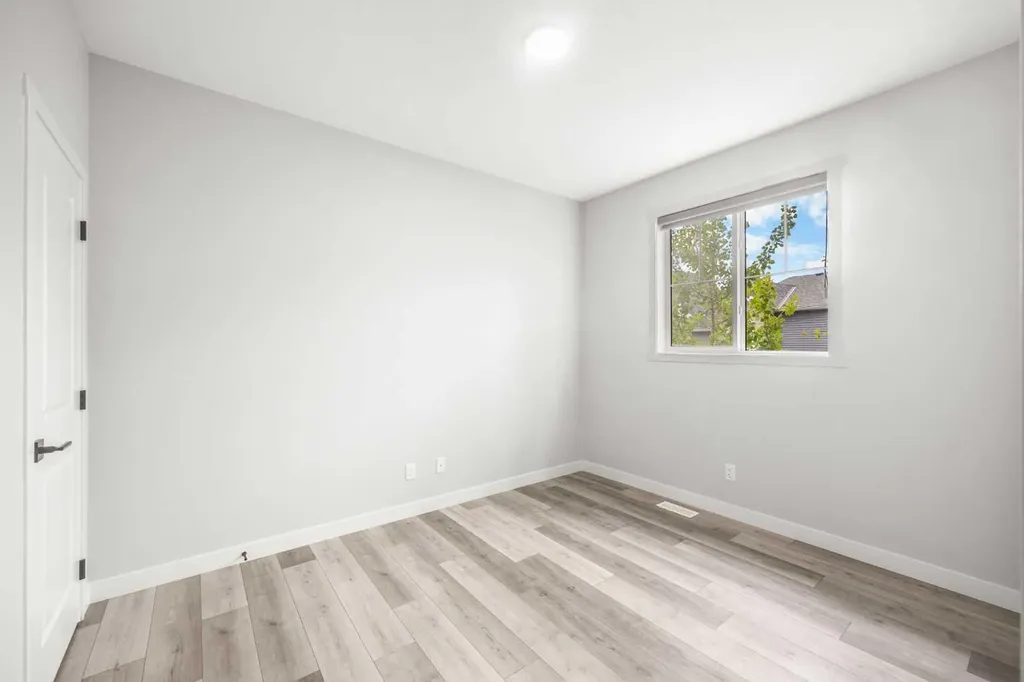 289 Lucas Avenue NW Calgary AB T3P 1S3