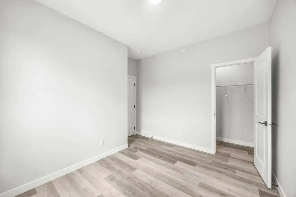 289 Lucas Avenue NW Calgary AB T3P 1S3