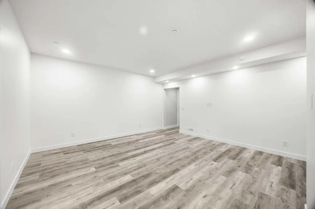 289 Lucas Avenue NW Calgary AB T3P 1S3
