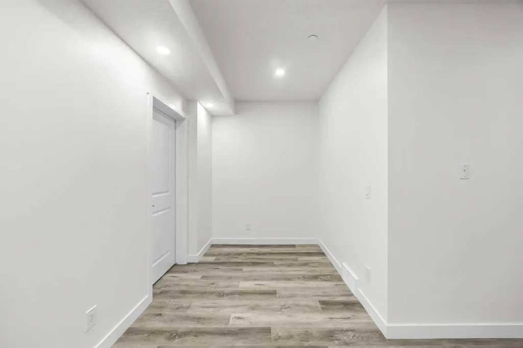 289 Lucas Avenue NW Calgary AB T3P 1S3