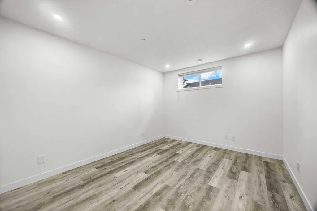 289 Lucas Avenue NW Calgary AB T3P 1S3