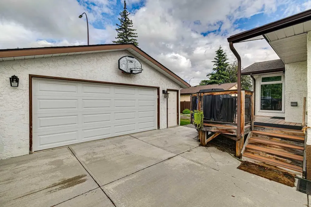 228 Brookgreen Drive SW Calgary AB T2W 2T8