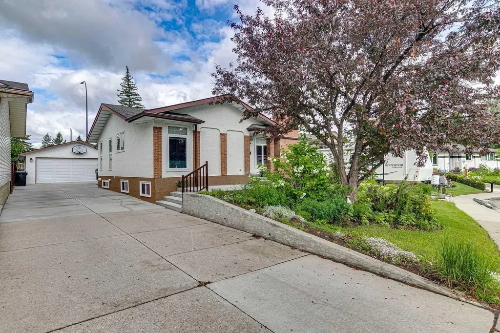 228 Brookgreen Drive SW Calgary AB T2W 2T8