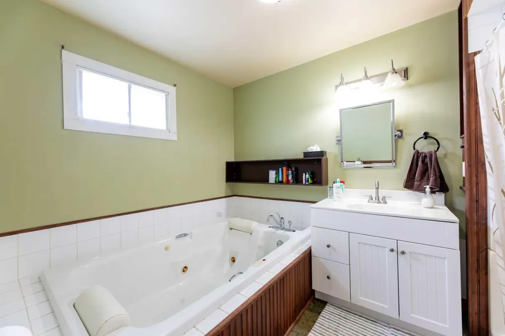 114 Poboktan Road Hinton AB T7V 1G6